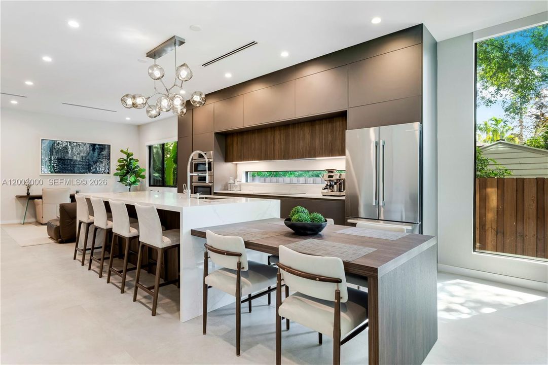 Active With Contract: $2,895,000 (4 beds, 3 baths, 2902 Square Feet)