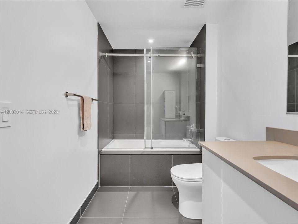 Active With Contract: $549,000 (2 beds, 2 baths, 882 Square Feet)
