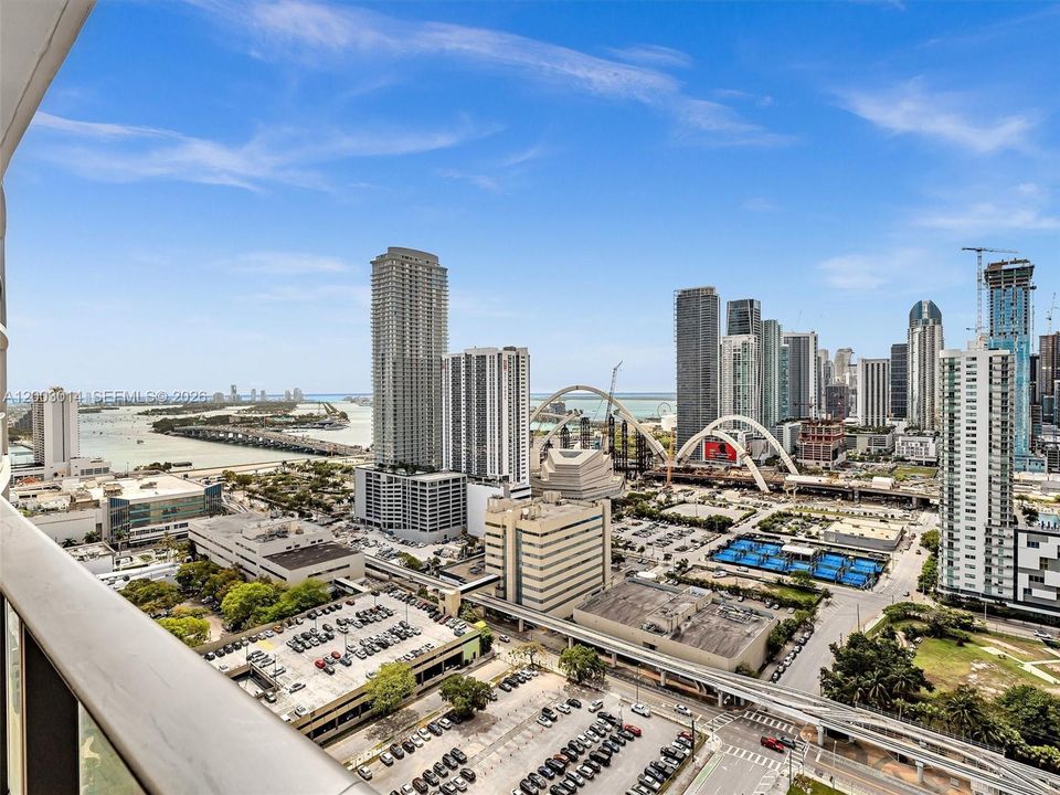 Active With Contract: $549,000 (2 beds, 2 baths, 882 Square Feet)