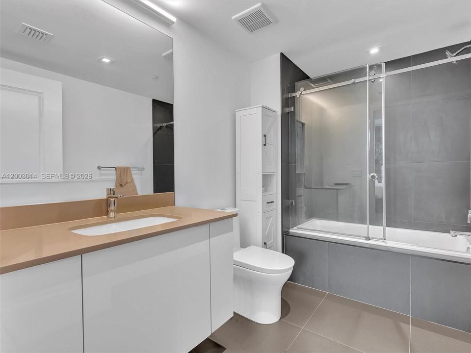 Active With Contract: $549,000 (2 beds, 2 baths, 882 Square Feet)