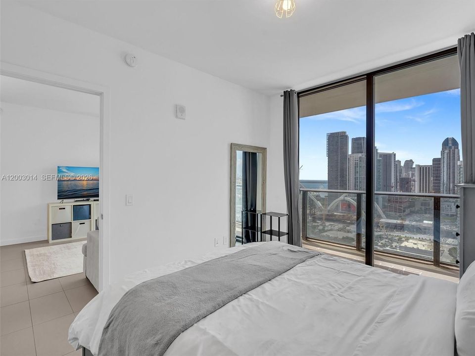 Active With Contract: $549,000 (2 beds, 2 baths, 882 Square Feet)