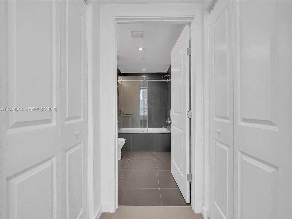 Active With Contract: $549,000 (2 beds, 2 baths, 882 Square Feet)