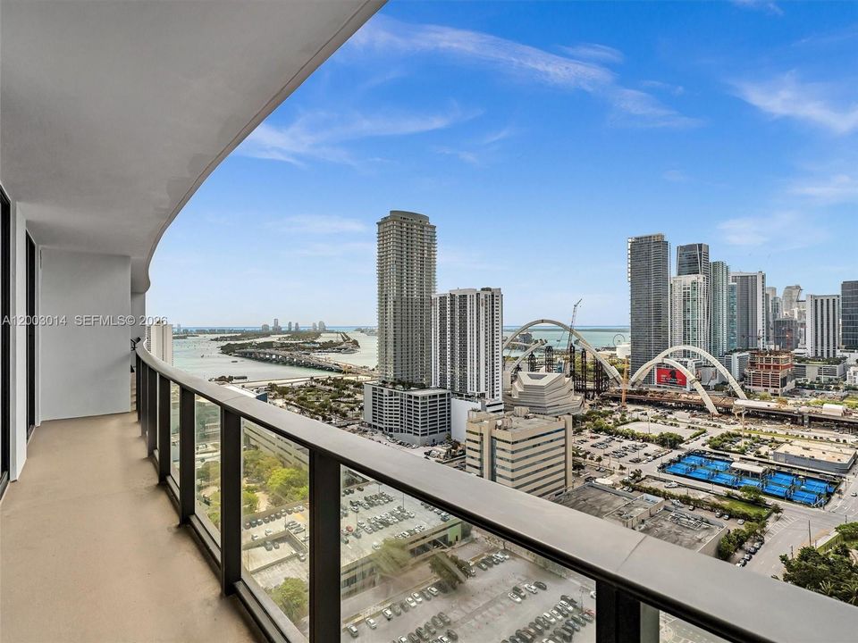 Active With Contract: $549,000 (2 beds, 2 baths, 882 Square Feet)