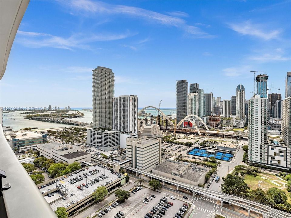 Active With Contract: $549,000 (2 beds, 2 baths, 882 Square Feet)