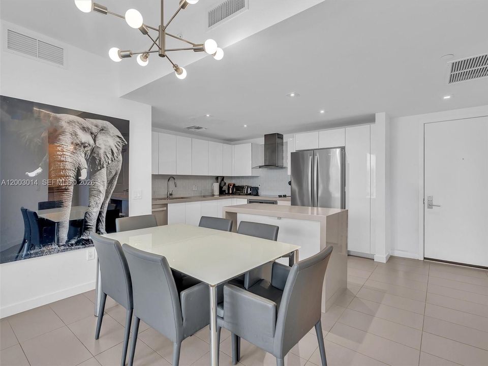 Active With Contract: $549,000 (2 beds, 2 baths, 882 Square Feet)