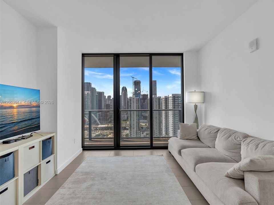Active With Contract: $549,000 (2 beds, 2 baths, 882 Square Feet)