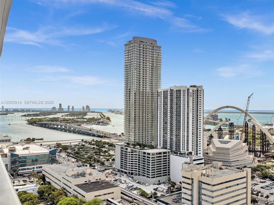 Active With Contract: $549,000 (2 beds, 2 baths, 882 Square Feet)