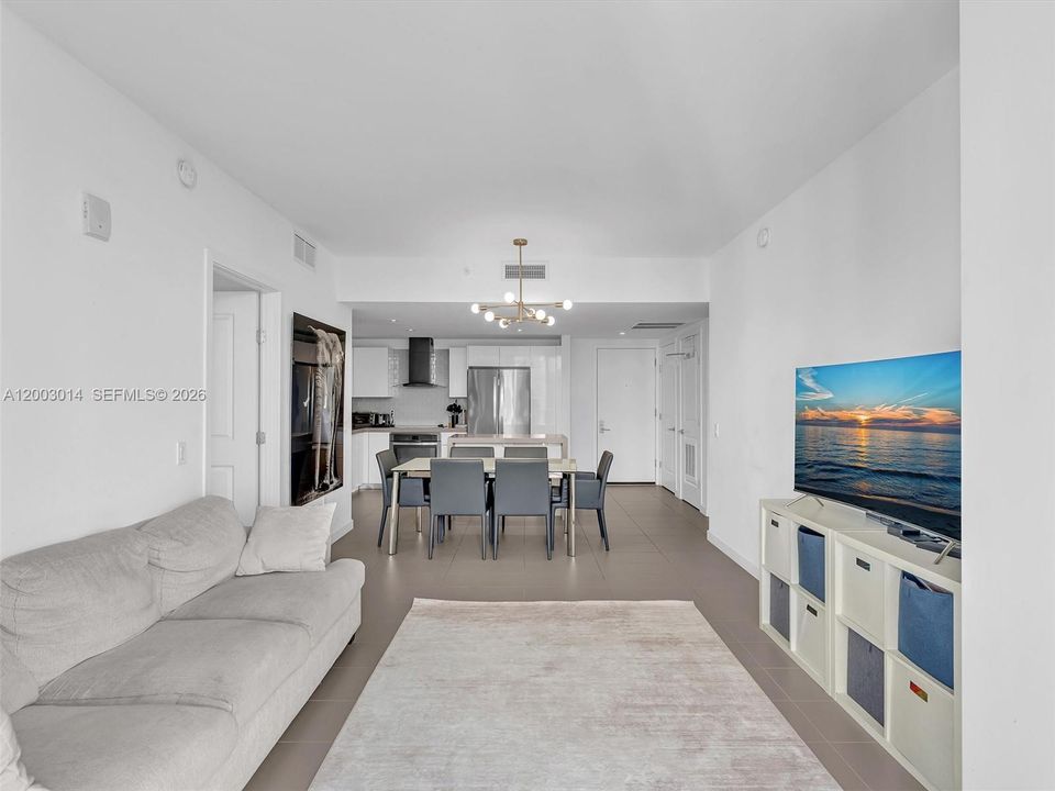 Active With Contract: $549,000 (2 beds, 2 baths, 882 Square Feet)