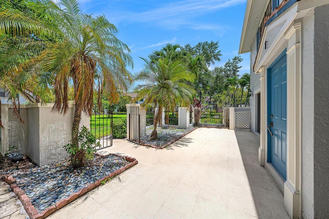 352 Prestwick Cir unit 1-32