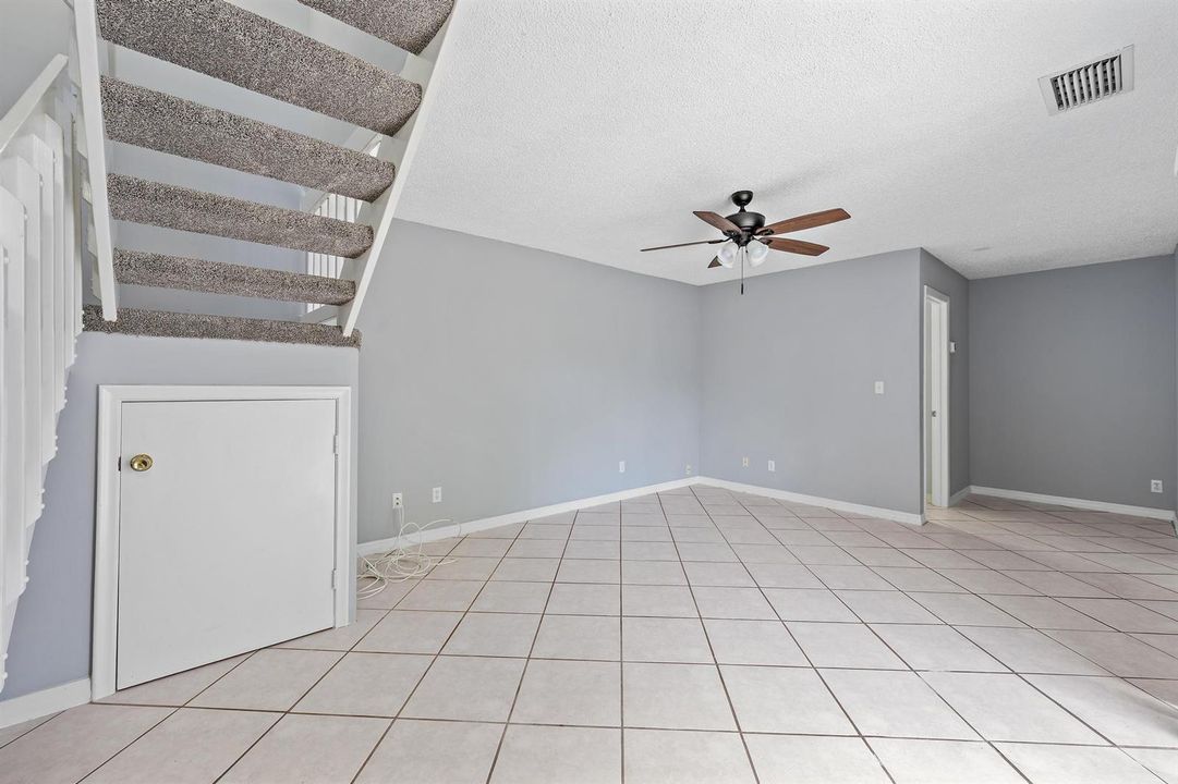 352 Prestwick Cir unit 1-20