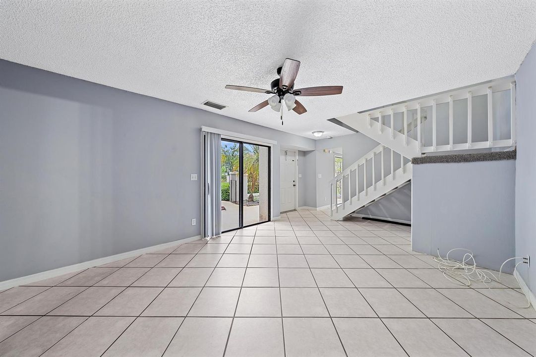 352 Prestwick Cir unit 1-21