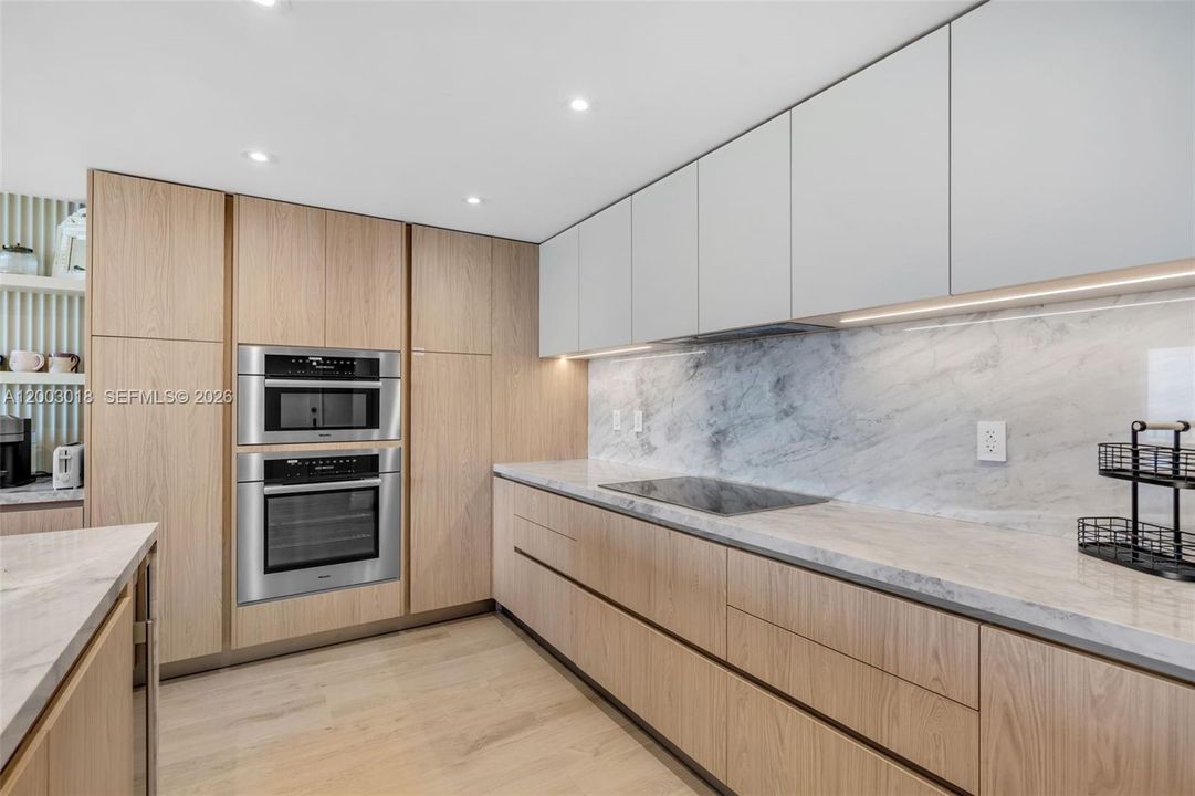 Recently Sold: $1,695,000 (2 beds, 2 baths, 1506 Square Feet)