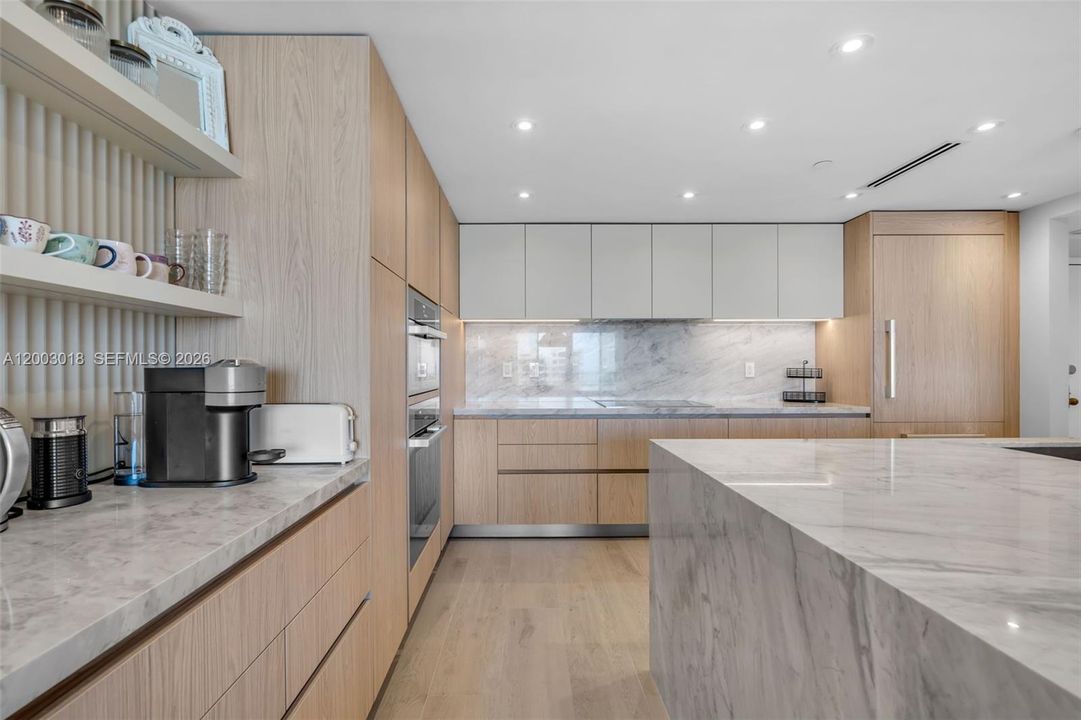 Recently Sold: $1,695,000 (2 beds, 2 baths, 1506 Square Feet)
