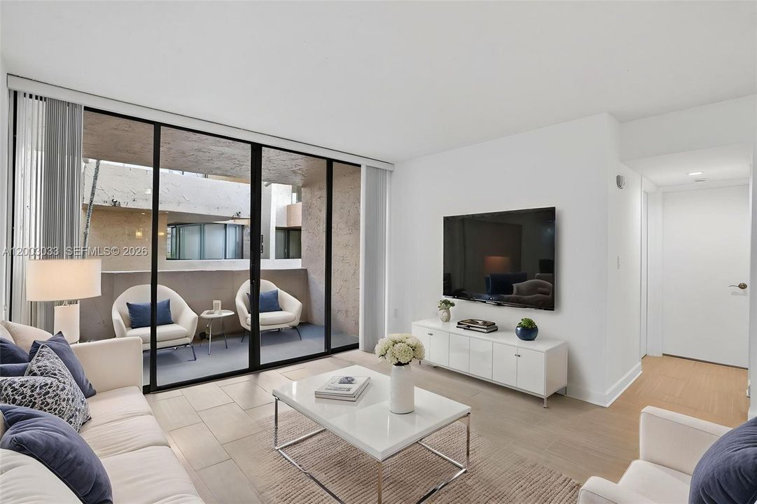 Activo con contrato: $252,900 (2 camas, 2 baños, 900 Pies cuadrados)
