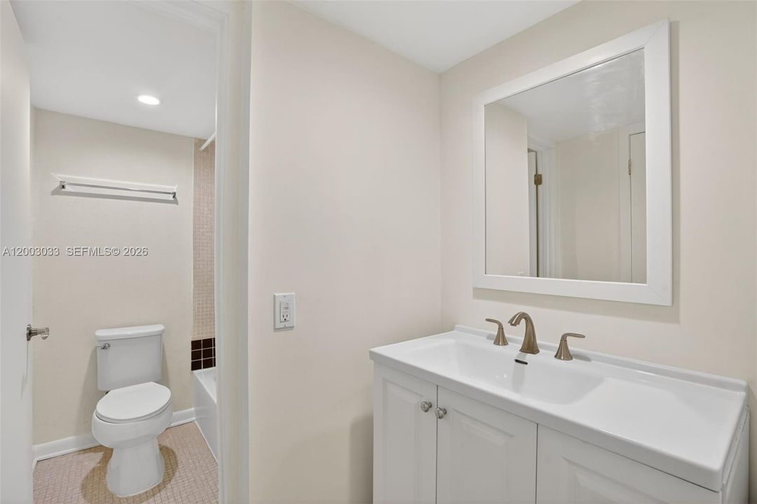 Activo con contrato: $252,900 (2 camas, 2 baños, 900 Pies cuadrados)