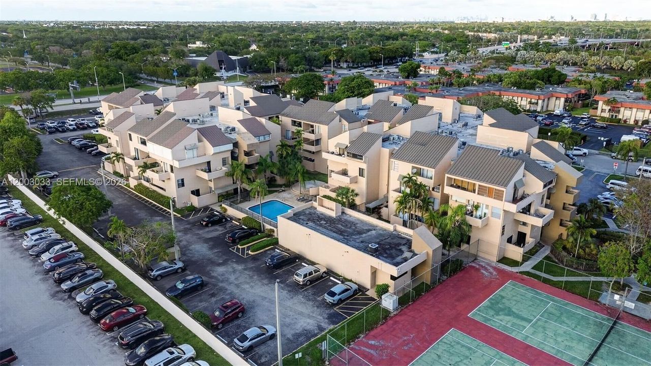 Activo con contrato: $252,900 (2 camas, 2 baños, 900 Pies cuadrados)