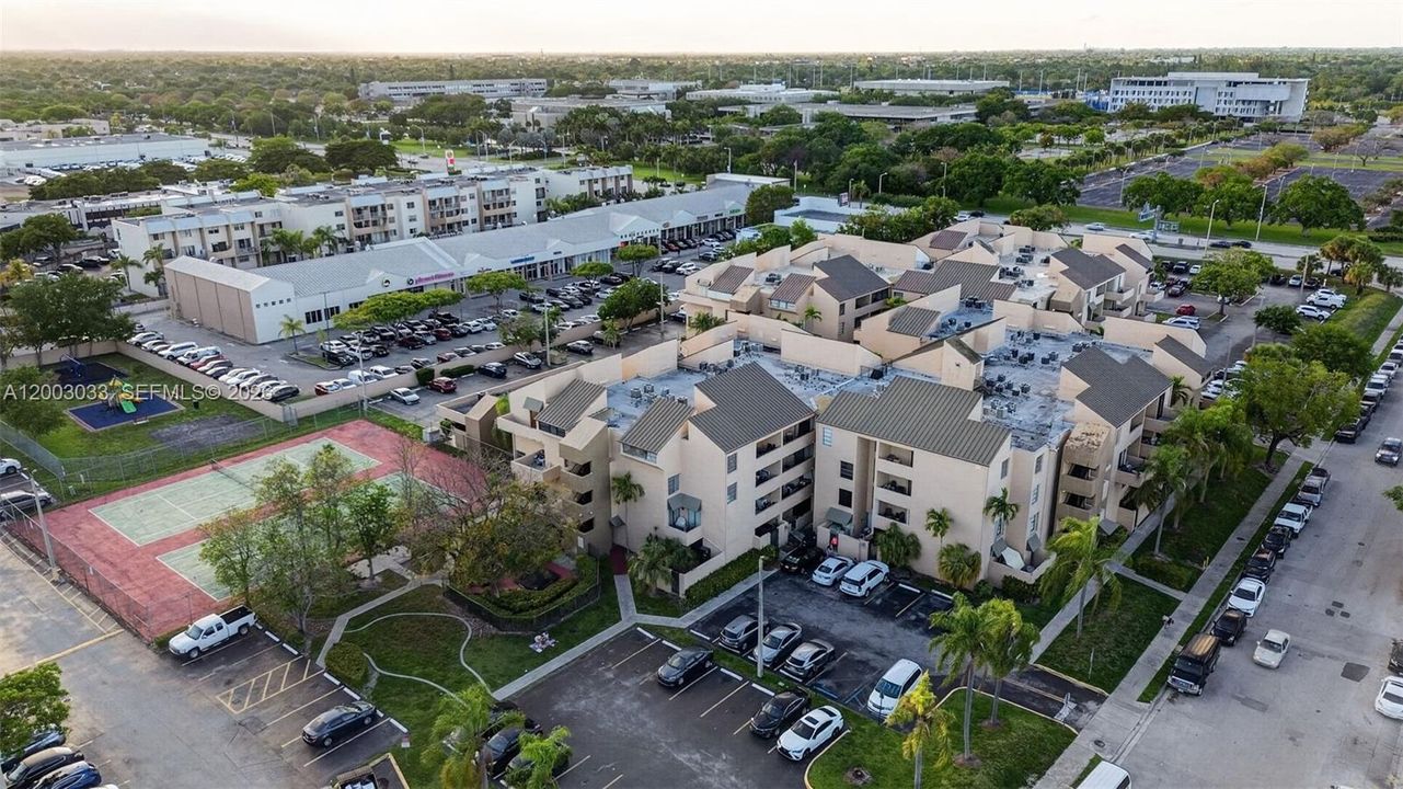 Activo con contrato: $252,900 (2 camas, 2 baños, 900 Pies cuadrados)