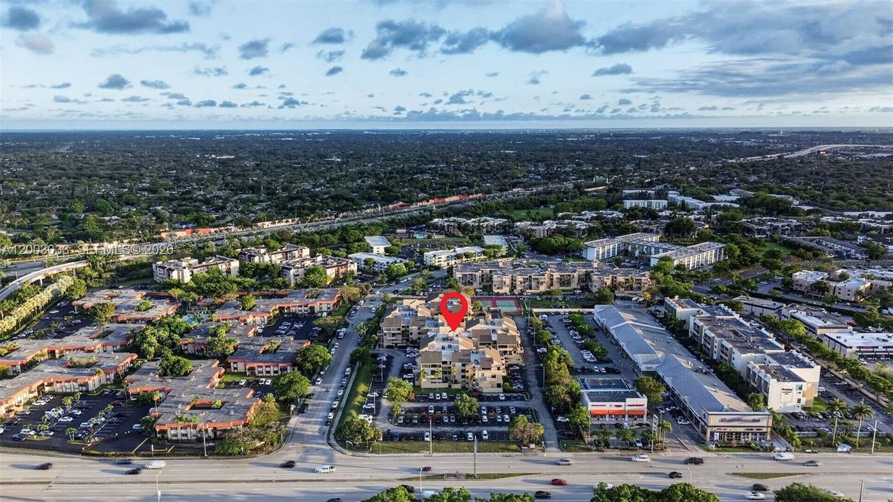 Activo con contrato: $252,900 (2 camas, 2 baños, 900 Pies cuadrados)