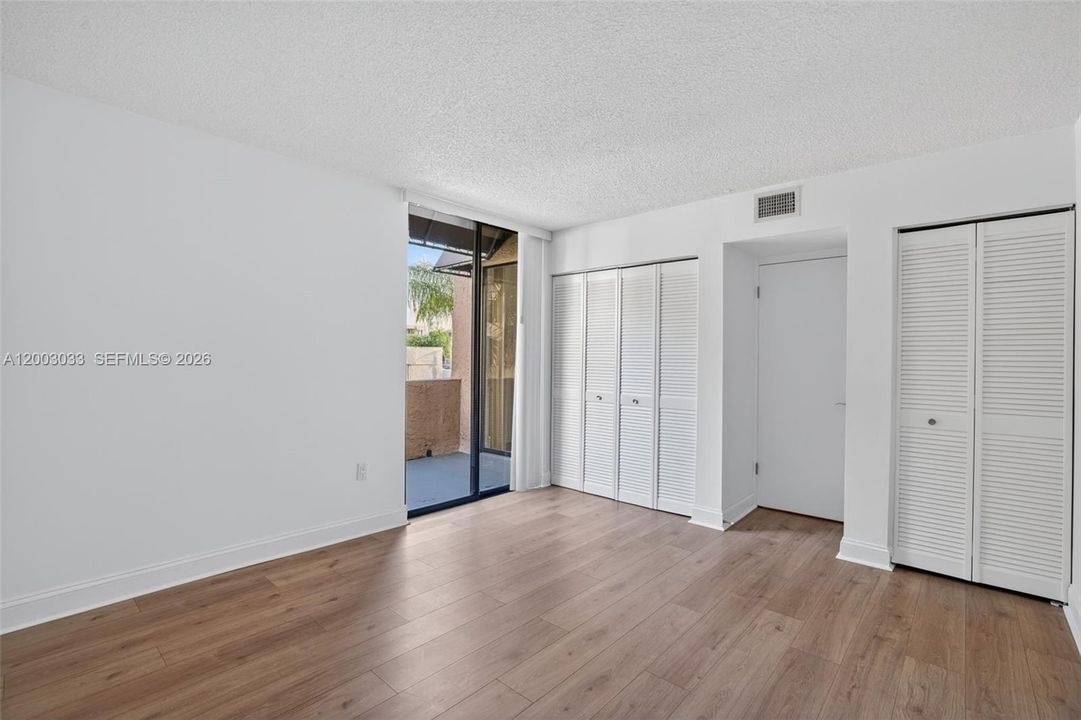 Activo con contrato: $252,900 (2 camas, 2 baños, 900 Pies cuadrados)