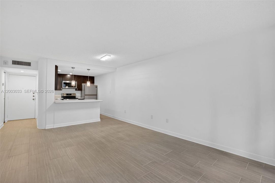 Activo con contrato: $252,900 (2 camas, 2 baños, 900 Pies cuadrados)