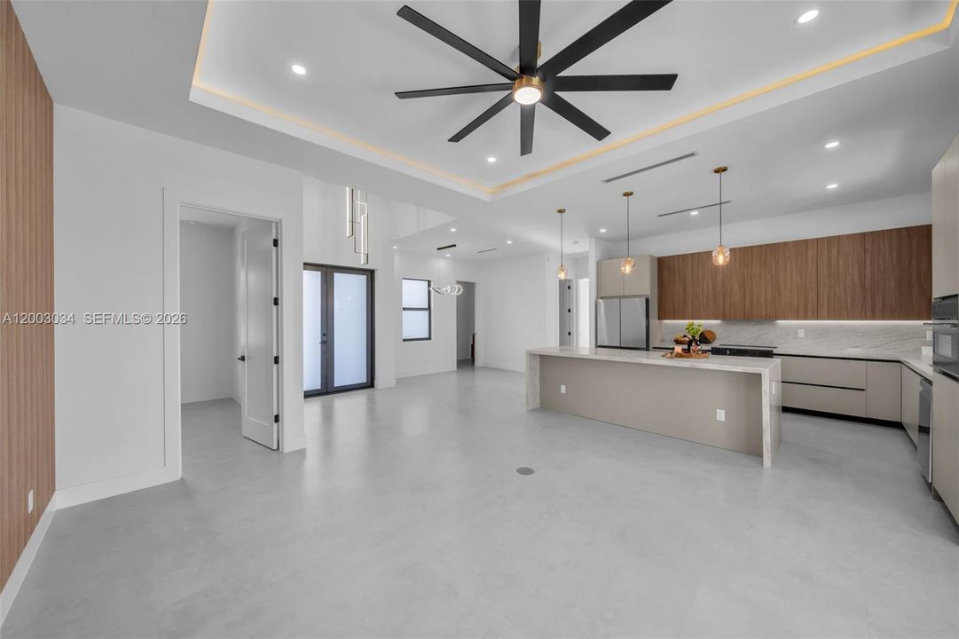 Под контрактом: $549,900 (4 спален, 3 ванн, 1793 Квадратных фут)