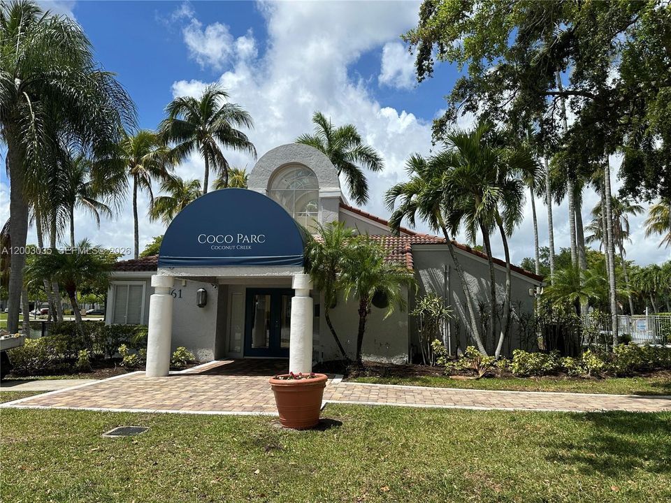For Sale: $190,000 (1 beds, 1 baths, 730 Square Feet)
