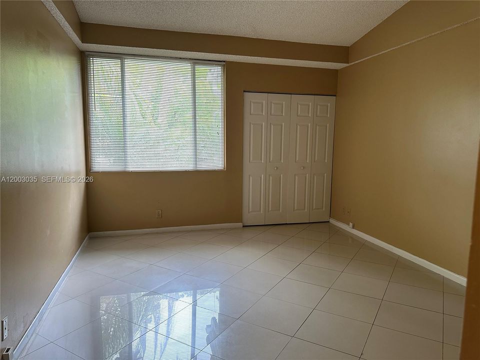 For Sale: $190,000 (1 beds, 1 baths, 730 Square Feet)