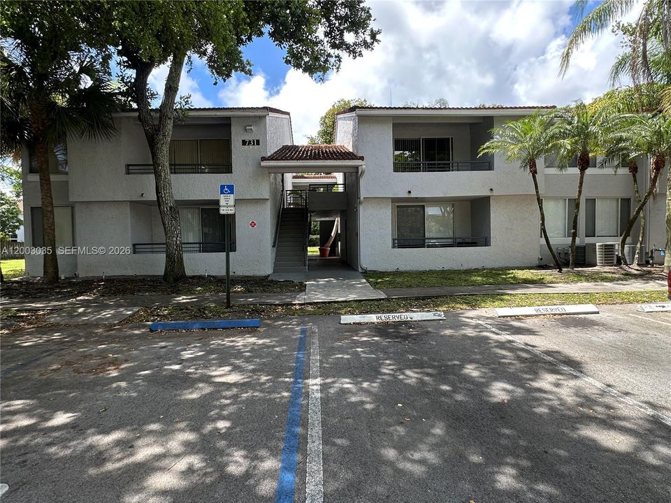 For Sale: $190,000 (1 beds, 1 baths, 730 Square Feet)