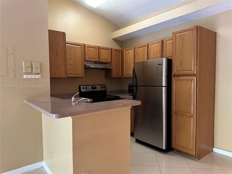 For Sale: $190,000 (1 beds, 1 baths, 730 Square Feet)