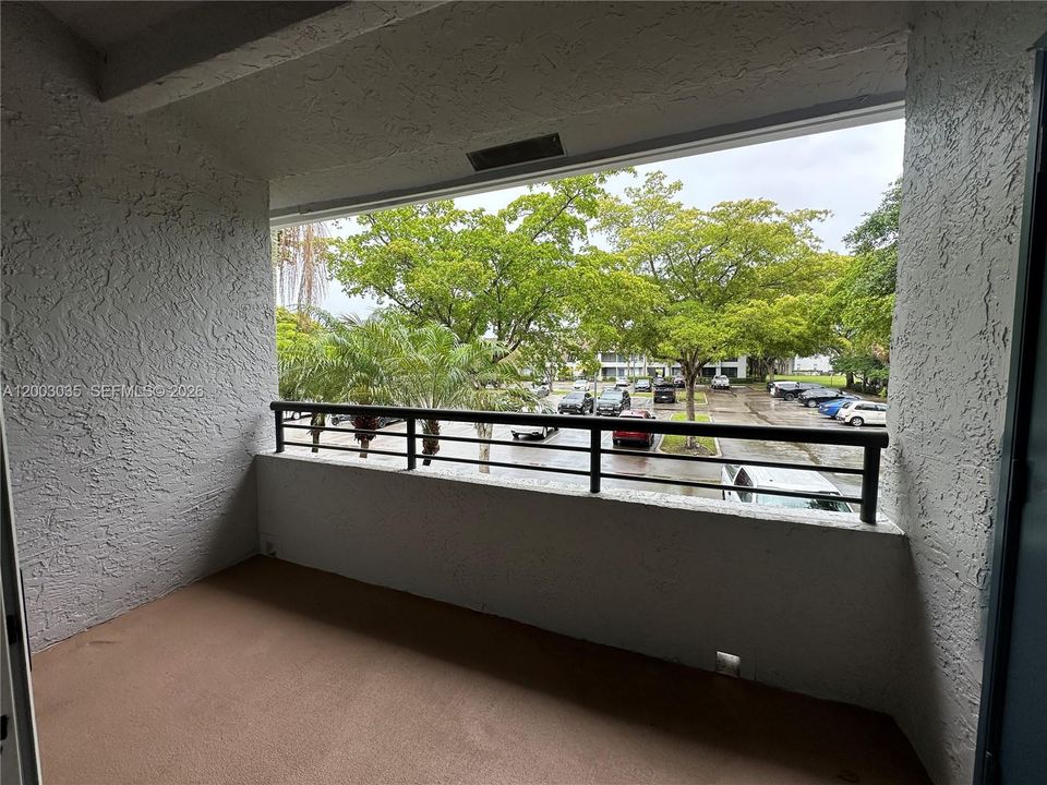 For Sale: $190,000 (1 beds, 1 baths, 730 Square Feet)