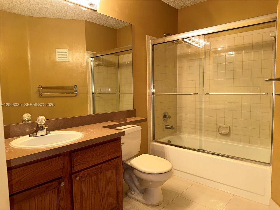 For Sale: $190,000 (1 beds, 1 baths, 730 Square Feet)