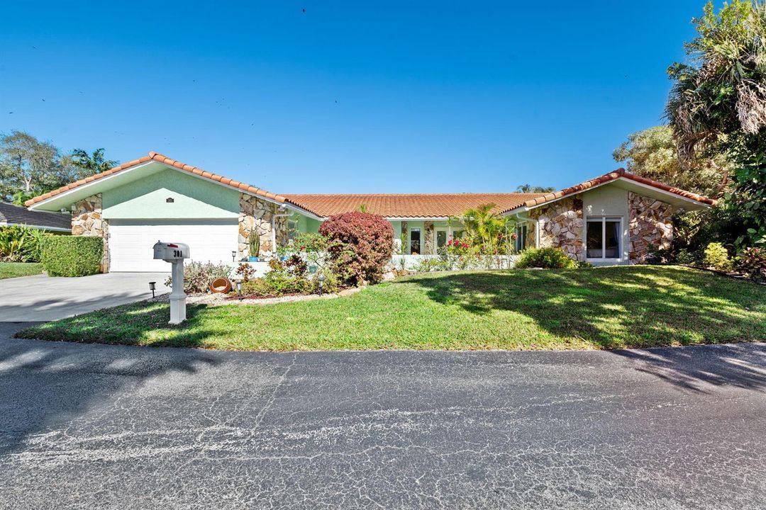 3-web-or-mls-301-jacaranda-dr