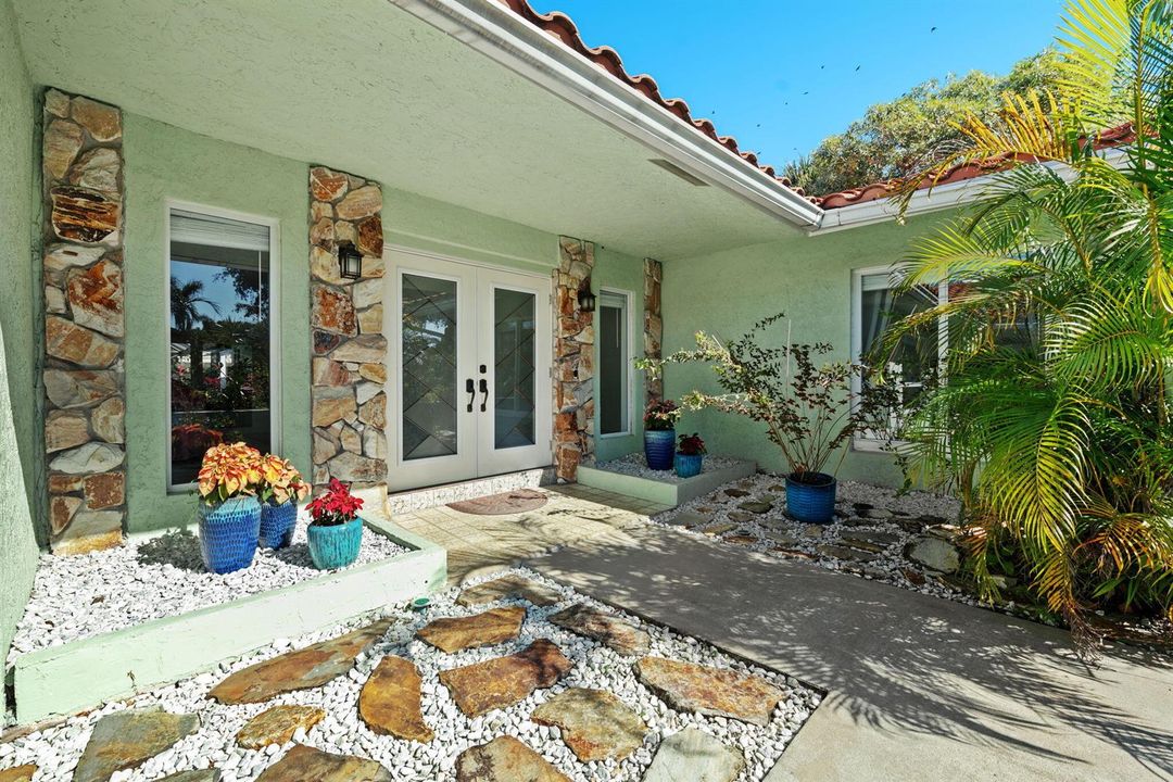 4-web-or-mls-301-jacaranda-dr