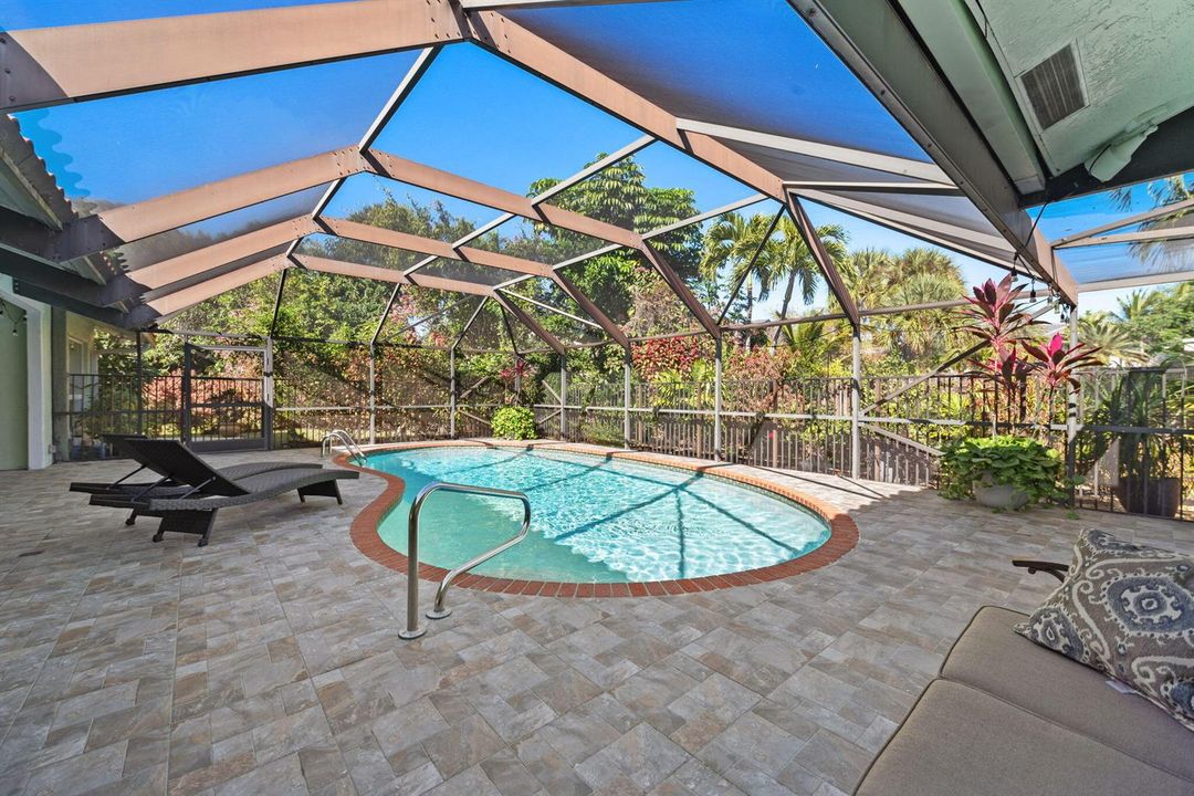 36-web-or-mls-301-jacaranda-dr