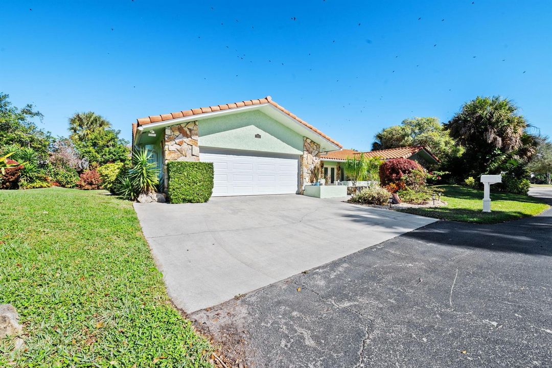 2-web-or-mls-301-jacaranda-dr
