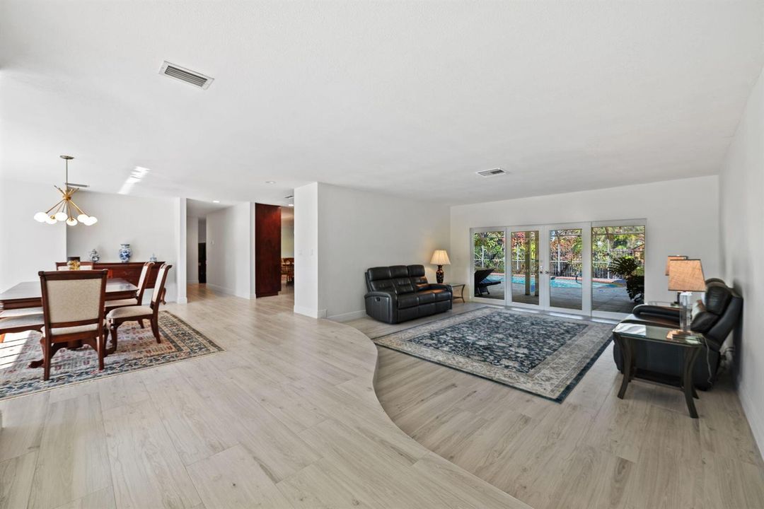 6-web-or-mls-301-jacaranda-dr