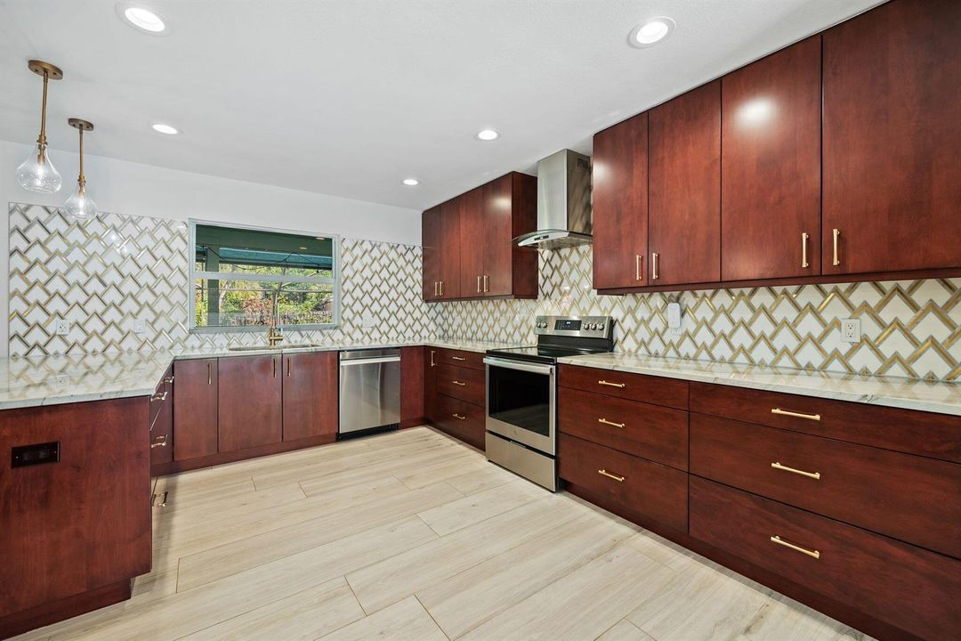 10-web-or-mls-301-jacaranda-dr