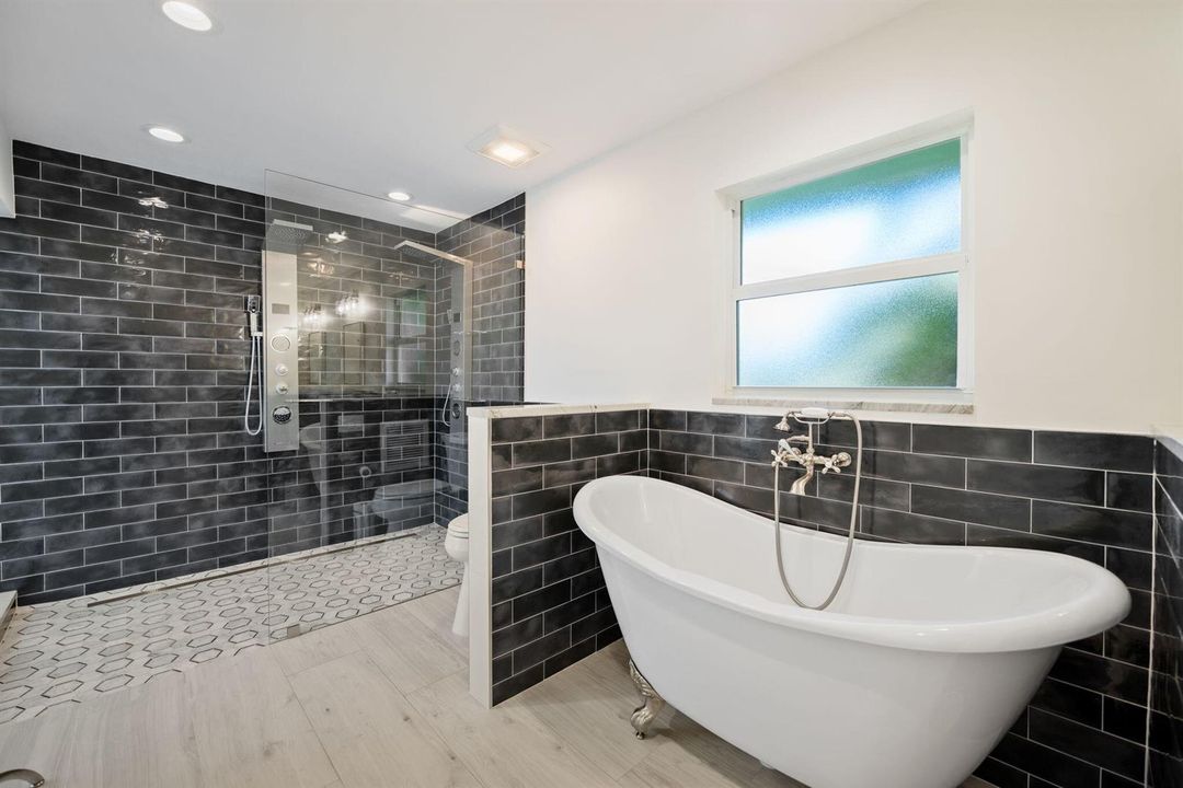 24-web-or-mls-301-jacaranda-dr