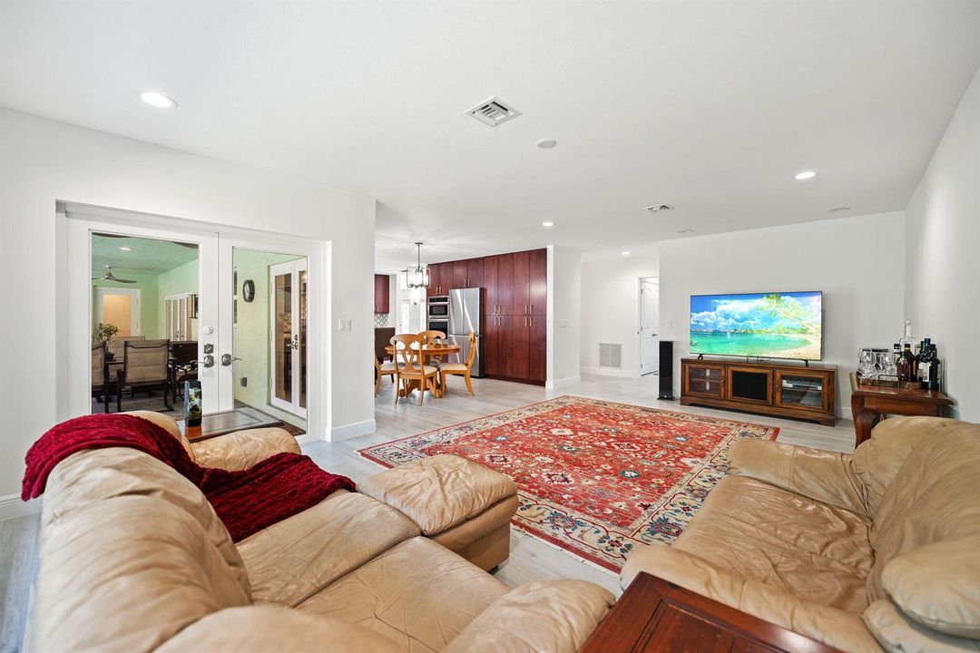 18-web-or-mls-301-jacaranda-dr