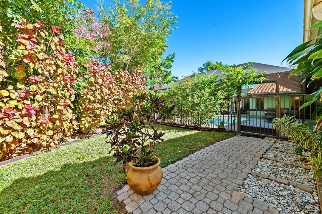 39-web-or-mls-301-jacaranda-dr