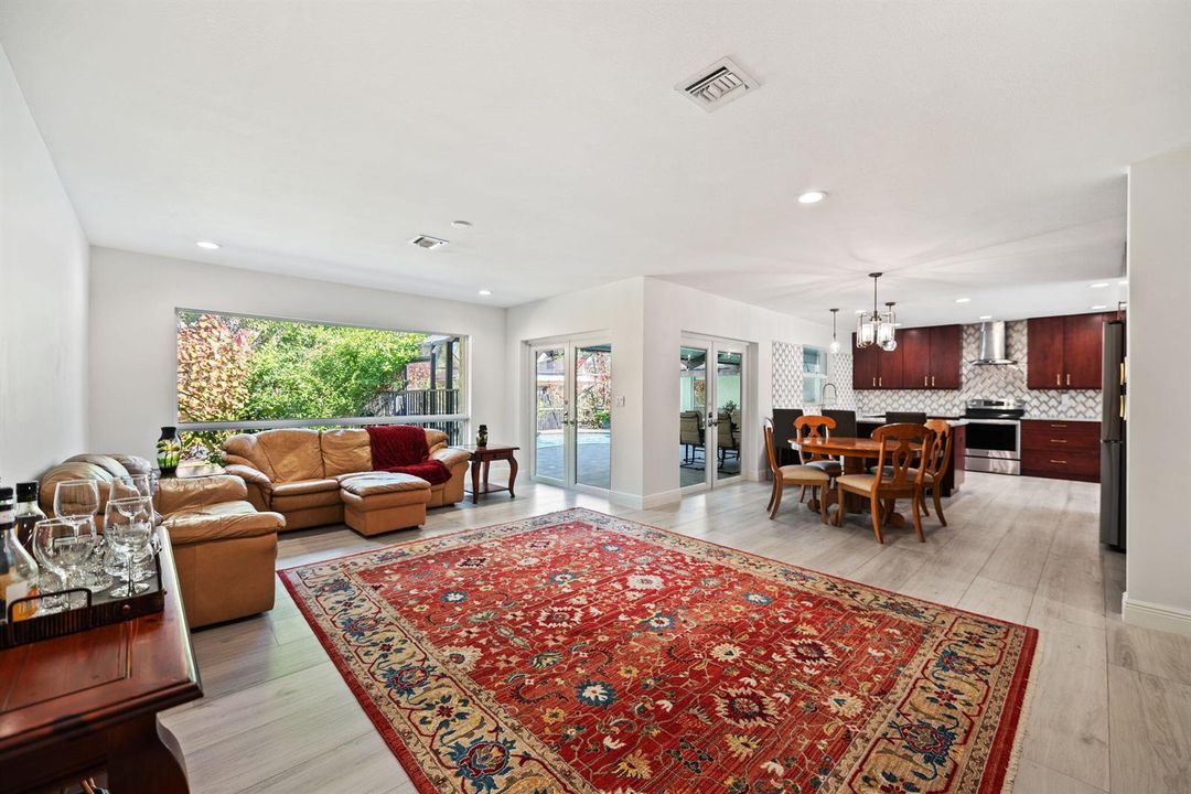 9-web-or-mls-301-jacaranda-dr