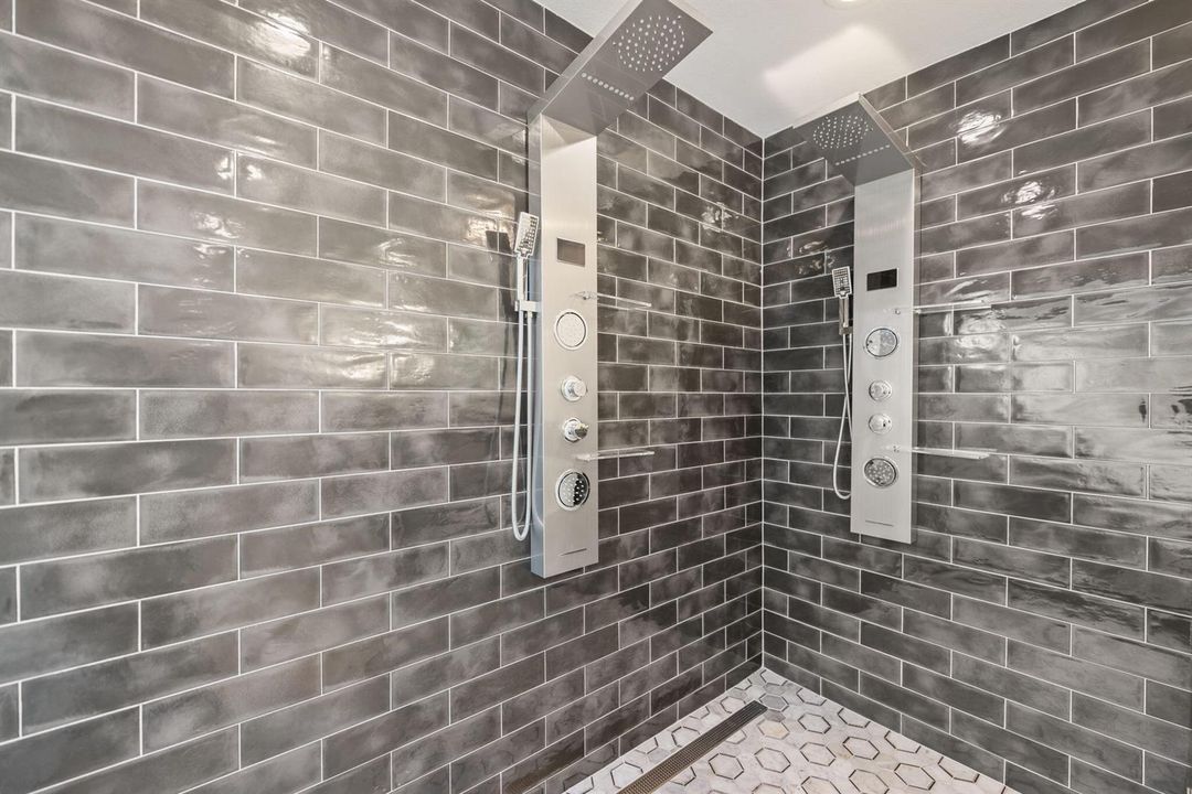 25-web-or-mls-301-jacaranda-dr