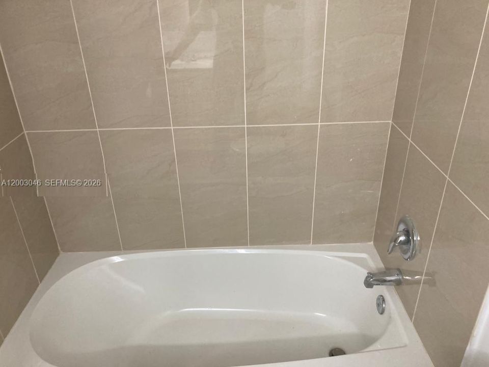 На продажу: $165,000 (1 спален, 1 ванн, 893 Квадратных фут)