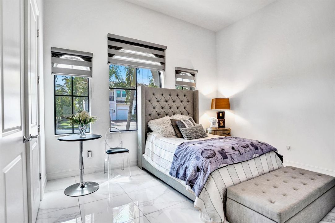Full Bedroom Suite