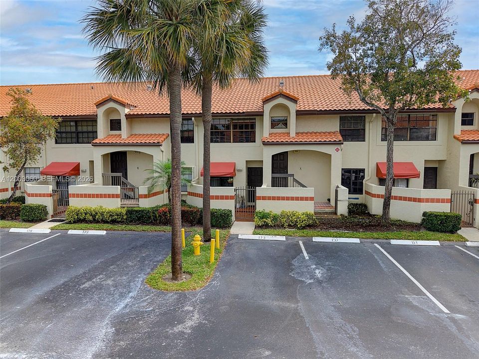 合同活跃: $285,000 (3 贝兹, 2 浴室, 1100 平方英尺)
