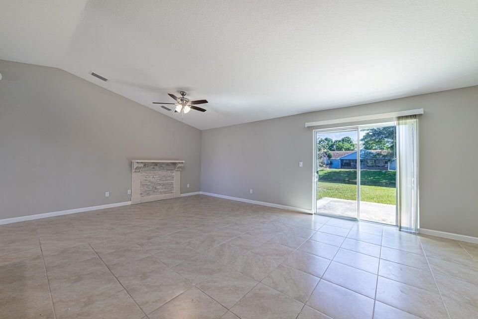 Livingroom-B