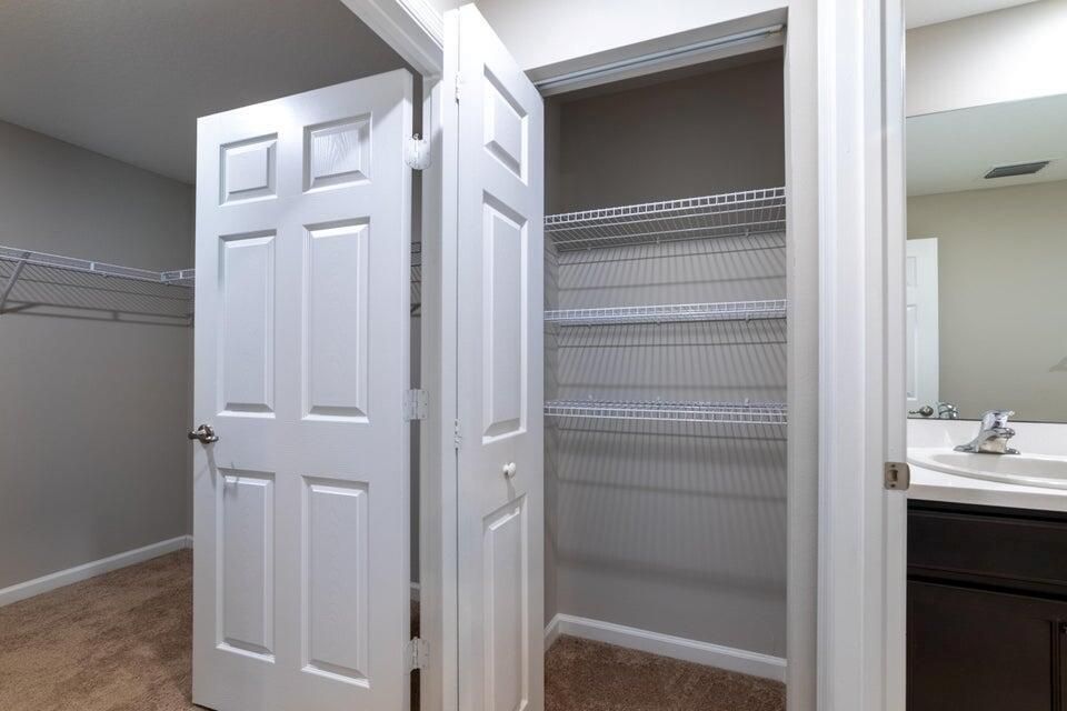 Bedroom1-Closet