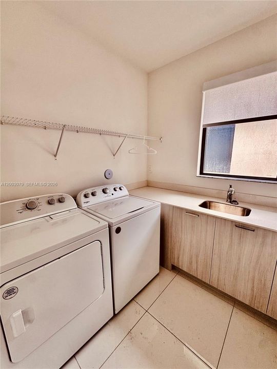 В аренду: $8,700 (5 спален, 4 ванн, 3436 Квадратных фут)