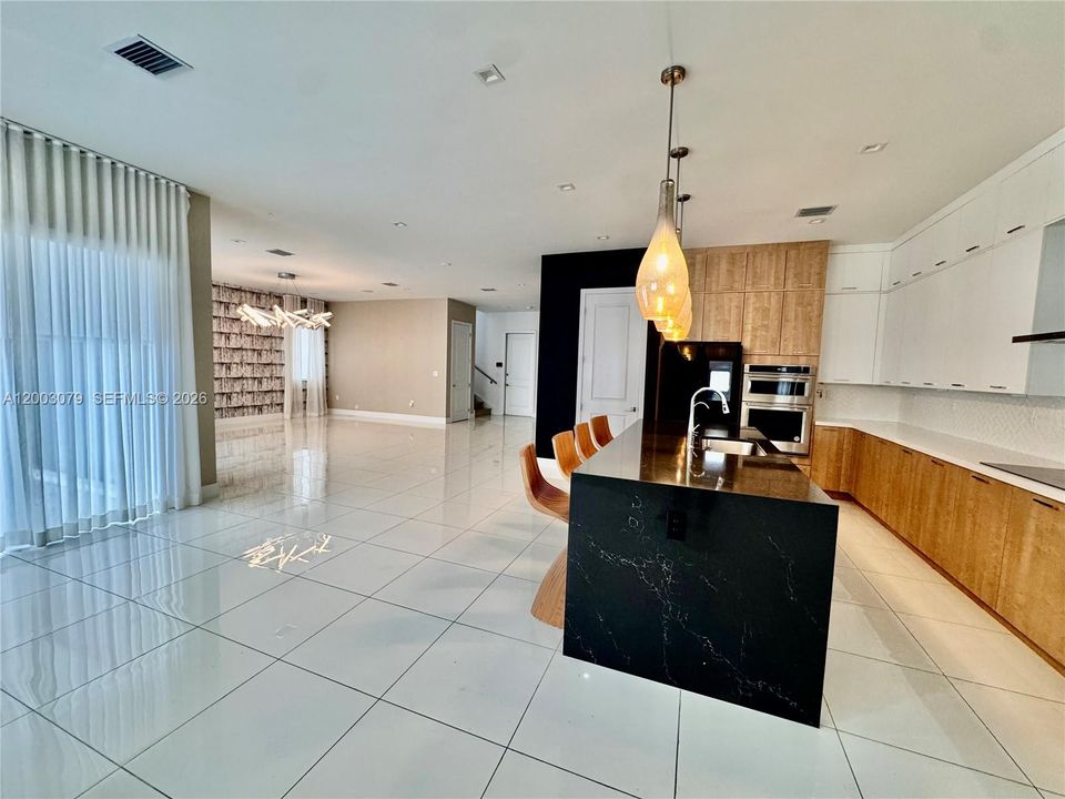 В аренду: $8,700 (5 спален, 4 ванн, 3436 Квадратных фут)