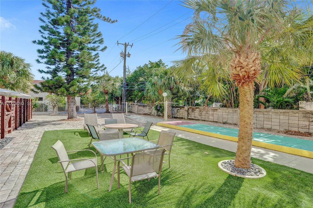 For Sale: $175,000 (2 beds, 1 baths, 650 Square Feet)